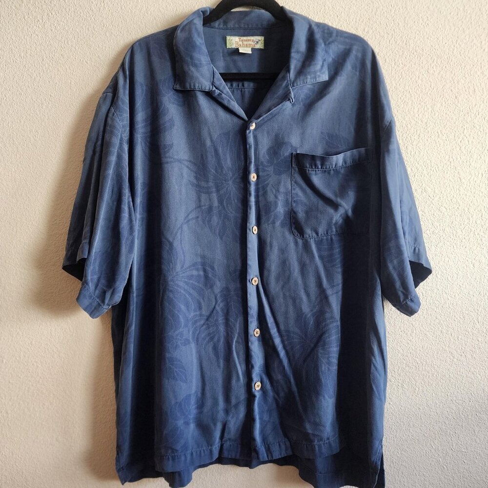 Tommy Bahama Shirt Mens XL Blue Silk Floral Hawaiian Button Up Camp Casual